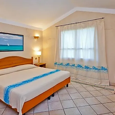 Fantastico Baia De Bahas One Bedroom Four Sleeps Child Num0884 Hotel Marinella (Sardinia)